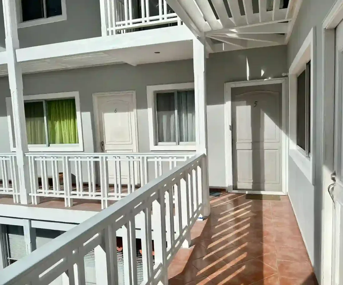 Terraza del apartamento en Las Terrenas con vista a la ciudad