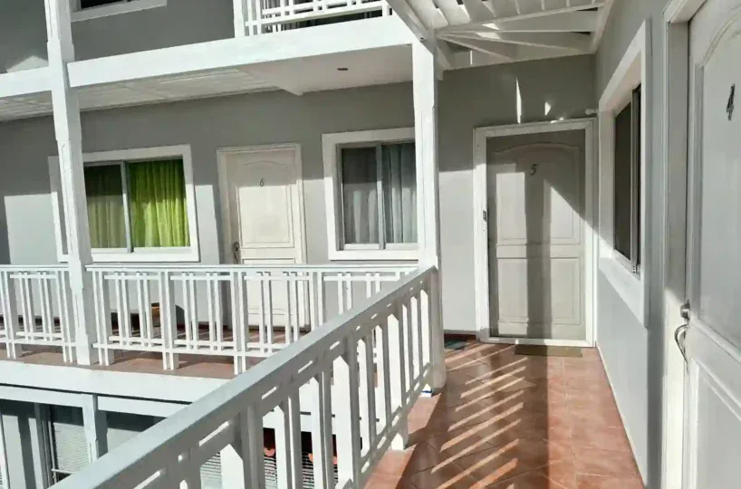 Terraza del apartamento en Las Terrenas con vista a la ciudad