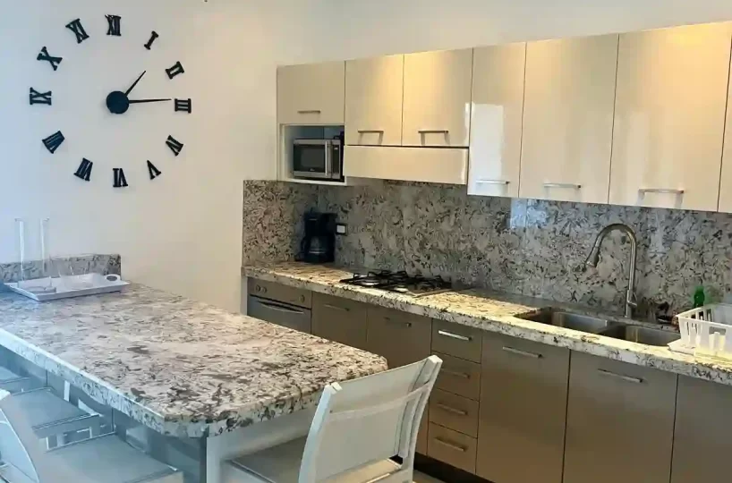 Cocina moderna del apartamento en Aligio Las Terrenas