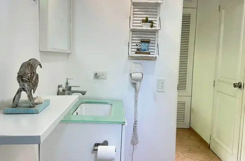 Baño moderno del apartamento en Las Terrenas