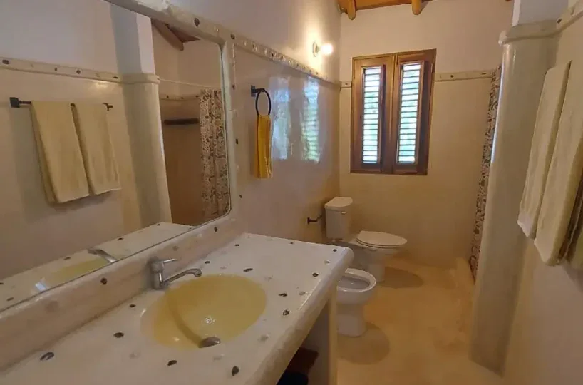 apartamentos en playa las ballenas baño completo