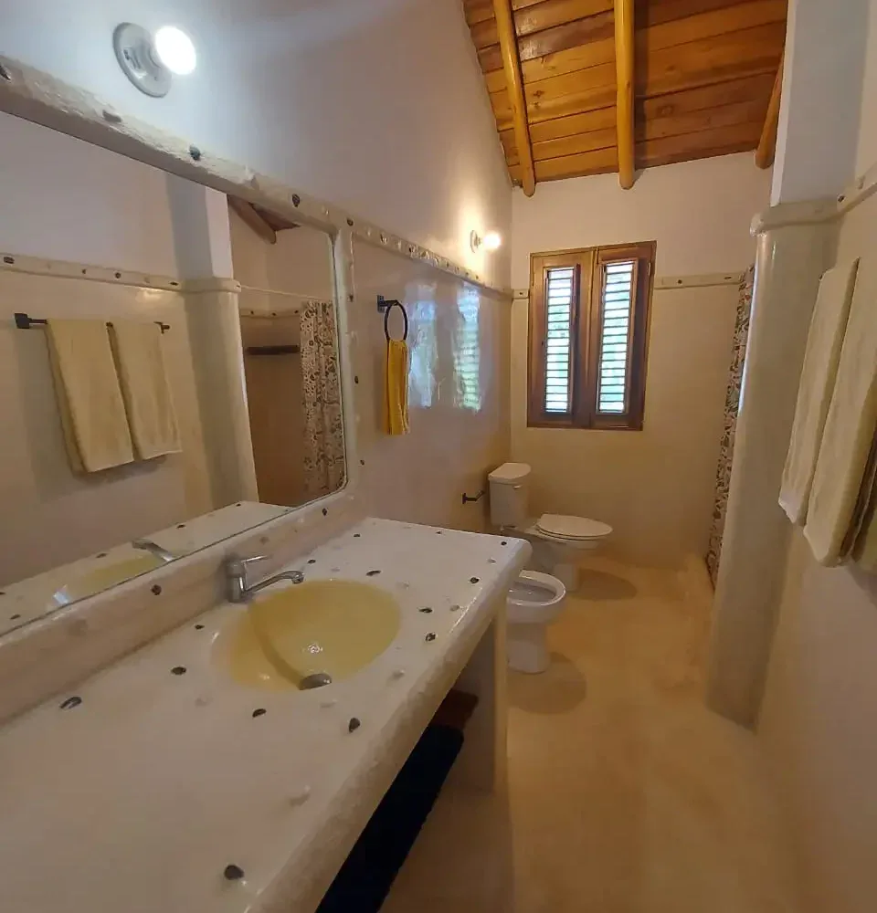 apartamentos en playa las ballenas baño completo