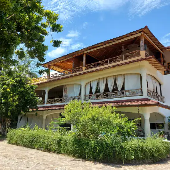 apartamentos en playa las ballenas fachada edificio y vista
