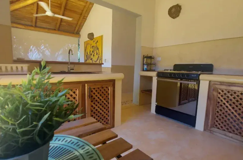 apartamentos en playa las ballenas sala de estar y cocina