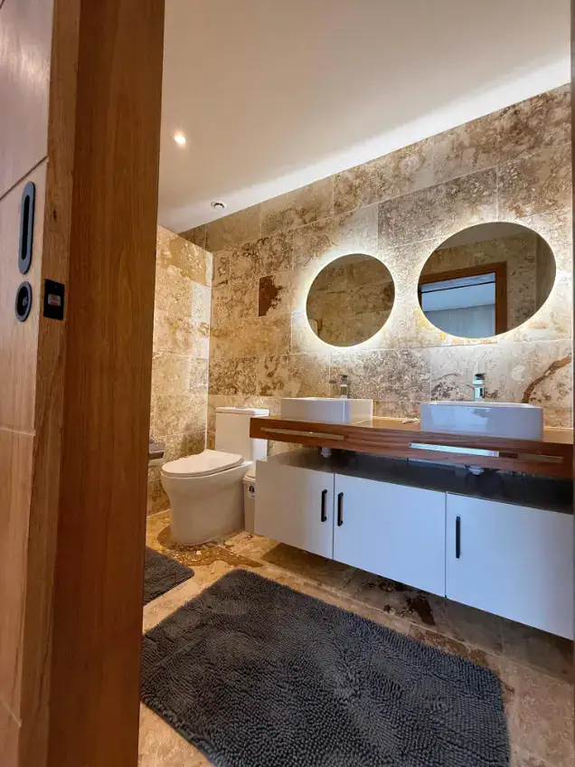 apartamentos frente al mar en venta en las terrenas baño desde otra perpectiva