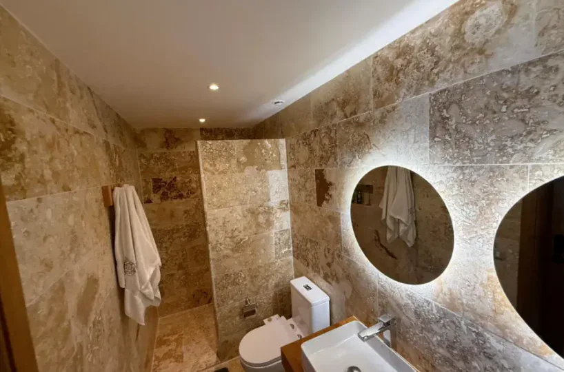apartamentos frente al mar en venta en las terrenas baño mas espejo + toallas