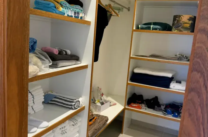 apartamentos frente al mar en venta en las terrenas closet para las toallas