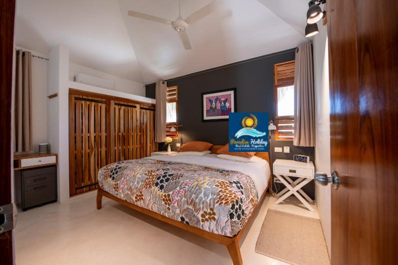 Habitación moderna en Las Terrenas, perfecta para vacaciones de ensueño.