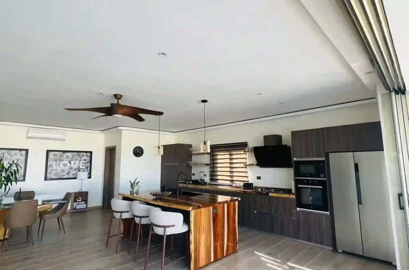 salon cocina y comedor villa moderna las terrenas