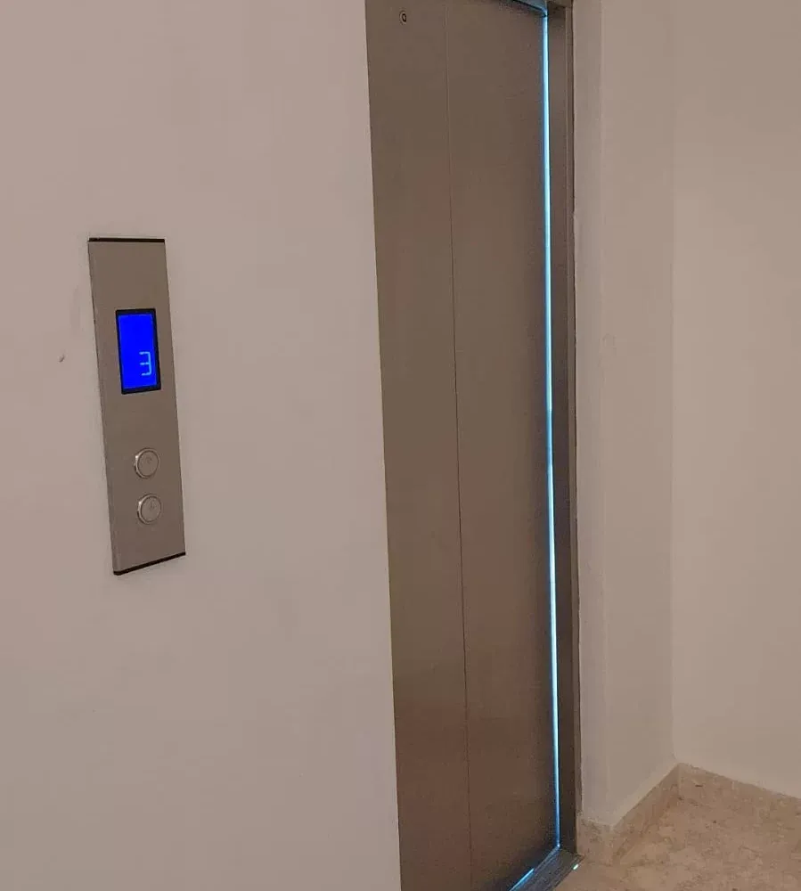 Ascensor en edificio residencial en Las Terrenas.