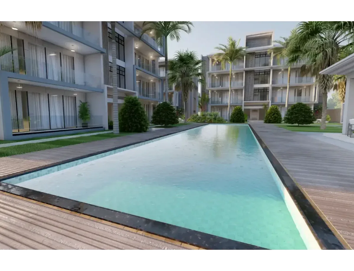 Piscina en complejo residencial en Las Terrenas, con áreas verdes y vista a la naturaleza.