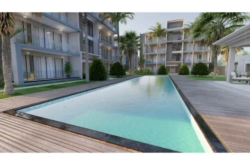 Piscina en complejo residencial en Las Terrenas, con áreas verdes y vista a la naturaleza.