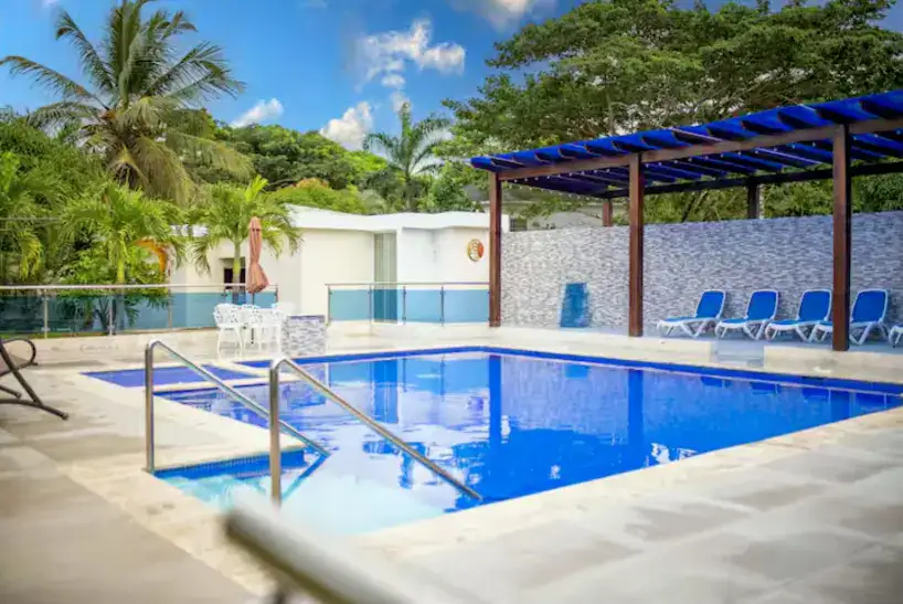 villas en terrenas republica dominicana piscina en el dia