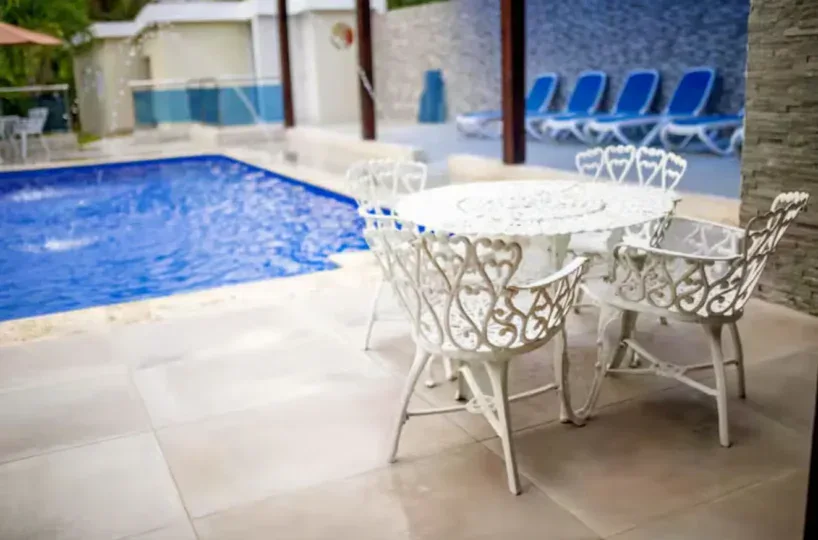 villas en terrenas republica dominicana piscina y area de comedor